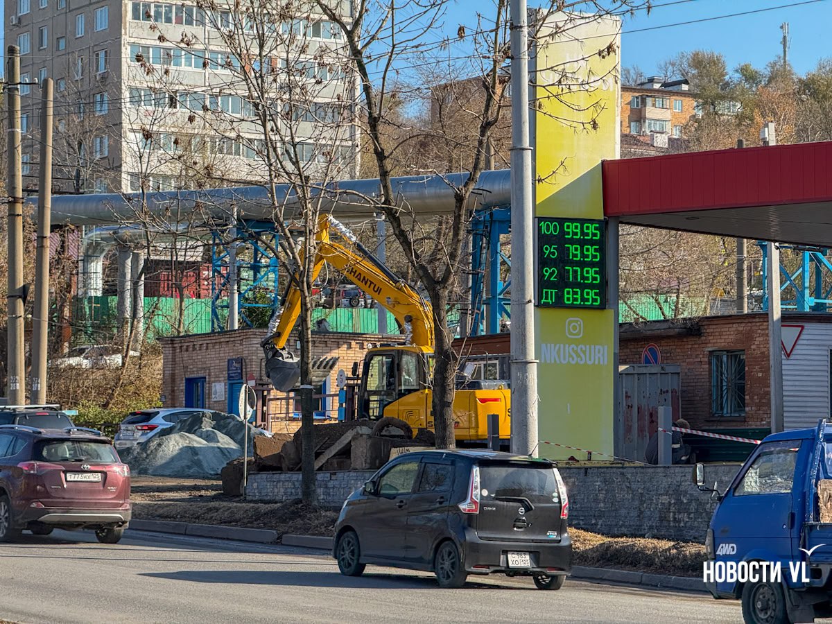 На Борисенко меняют 272 метра труб, из-за этого закрылась заправка «Уссури» На Борисенко меняют 272 метра труб, из-за этого закрылась заправка «Уссури»