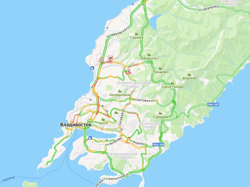 Почти все пробки в предпраздничный вечер во Владивостоке — на участках «оптимизации дорожного движения»