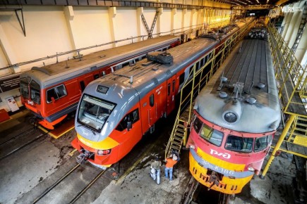 У электрички по дороге во Владивосток сломался токоприёмник