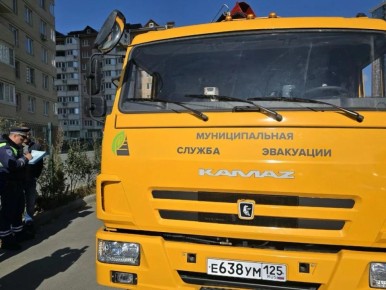 Муниципальные эвакуаторы забрали с улиц Владивостока 48 авто за первые 10 дней работы службы