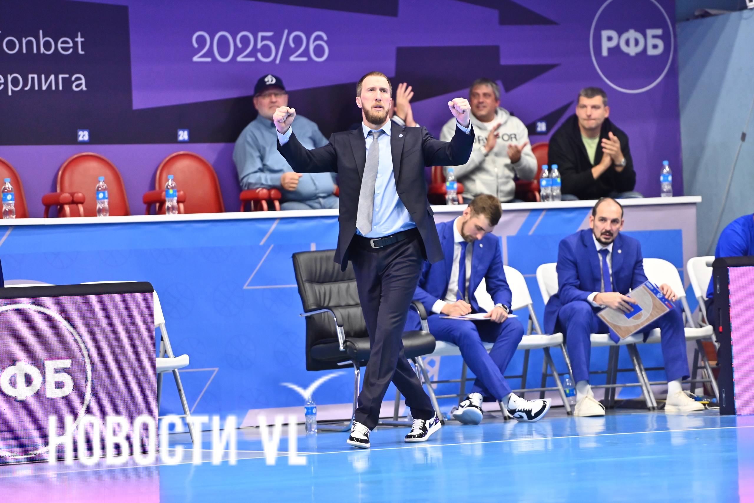 Баскетболисты приморского «Динамо» прервали четырехматчевую серию поражений, обыграв в сумасшедшей концовке домашнего поединка действующего чемпиона Суперлиги, уральский «Темп-СУМЗ», со счетом 76:75! Баскетболисты приморского «Динамо» прервали четырехматчевую серию поражений, обыграв в сумасшедшей концовке домашнего поединка действующего чемпиона Суперлиги, уральский «Темп-СУМЗ», со счетом 76:75!