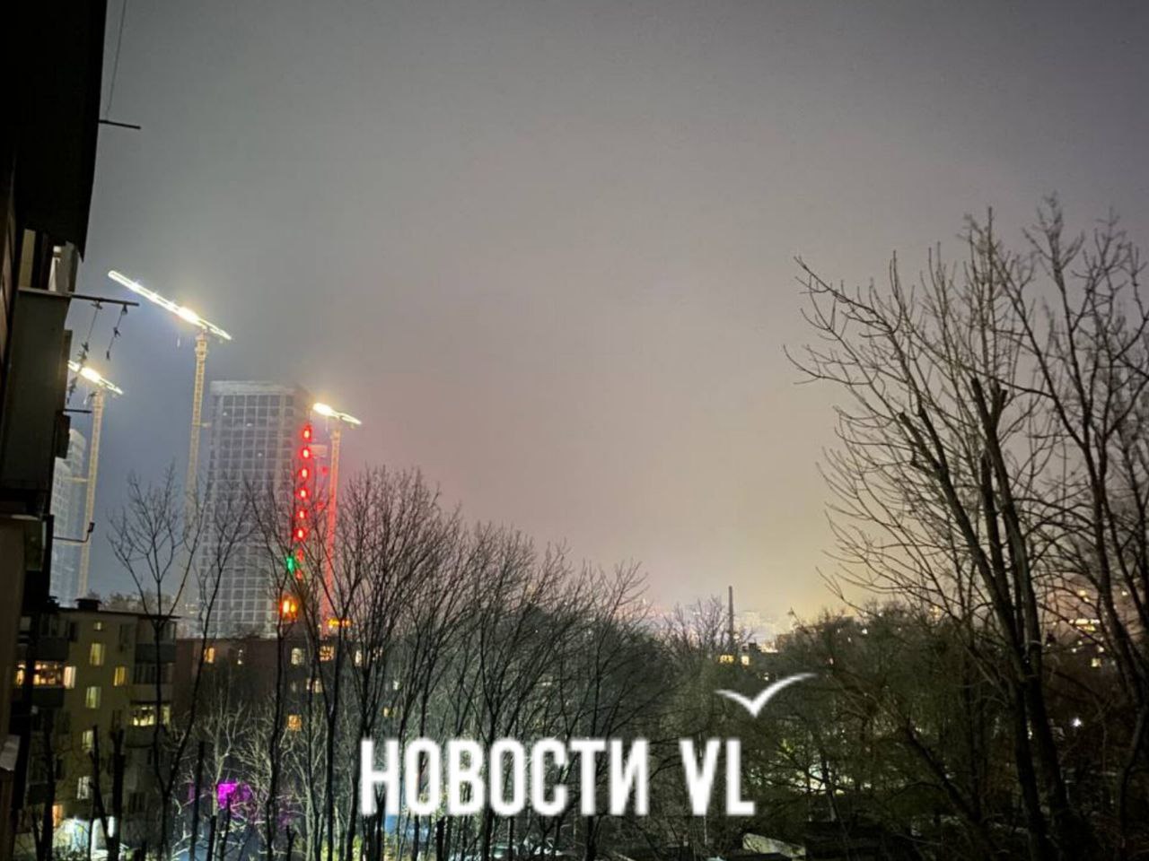 Владивосток окутало дымом. Люди жалуются на запах гари и невозможность открыть окна