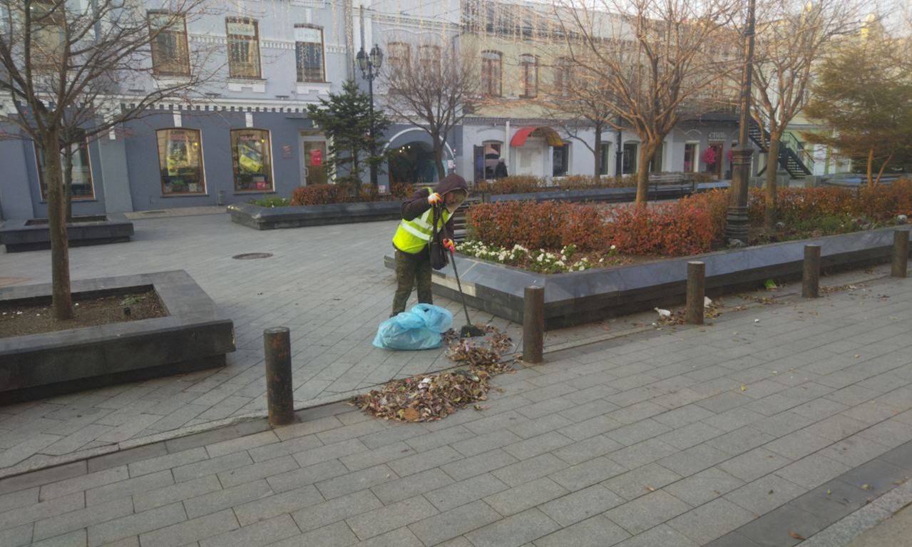 Сегодня во Владивостоке: промывка ливнёвок, установка дорожных знаков и санитарная уборка в районах города Сегодня во Владивостоке: промывка ливнёвок, установка дорожных знаков и санитарная уборка в районах города