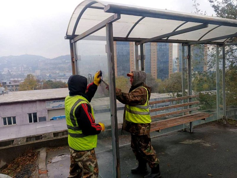 Дорожники Владивостока наводят порядок на улицах города Дорожники Владивостока наводят порядок на улицах города