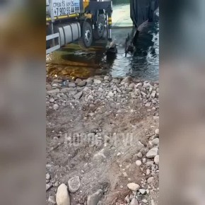 Машина, люди и груз в порядке: утреннее происшествие с баржей в бухте Боярин закончилось благополучно