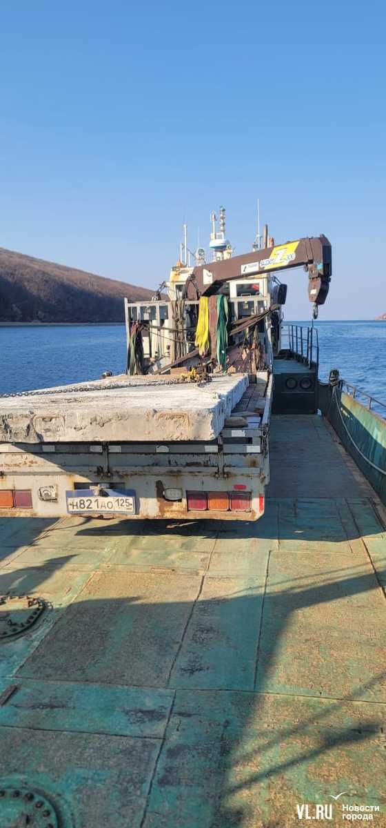 Машина, люди и груз в порядке: утреннее происшествие с баржей в бухте Боярин закончилось благополучно Машина, люди и груз в порядке: утреннее происшествие с баржей в бухте Боярин закончилось благополучно