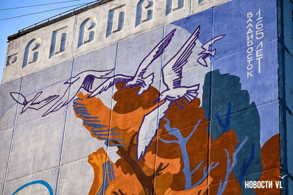 Во Владивостоке создали мурал по мотивам бухты Витязь Во Владивостоке создали мурал по мотивам бухты Витязь