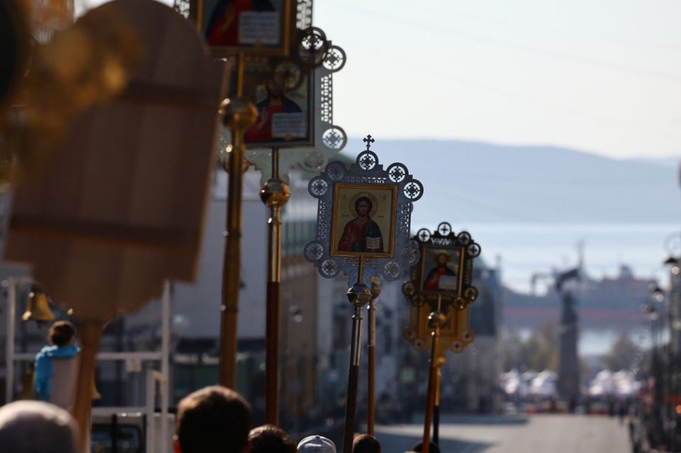 Во Владивостоке впервые за 13 лет прошёл крестный ход в День народного единства Во Владивостоке впервые за 13 лет прошёл крестный ход в День народного единства