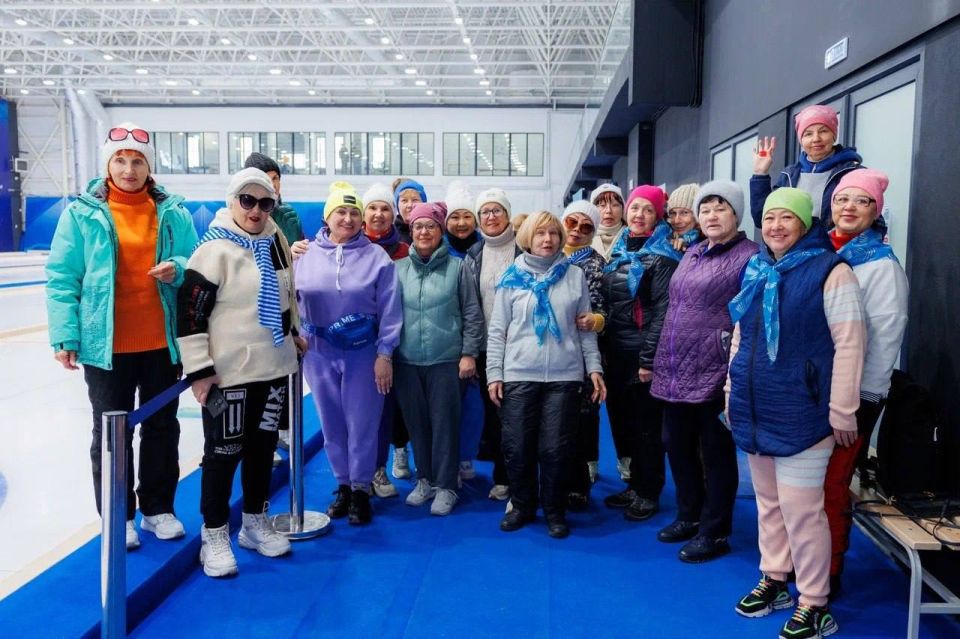 Пригласите ваших родителей, бабушек и дедушек, друзей и других родственников от 55 лет на бесплатное знакомство с кёрлингом