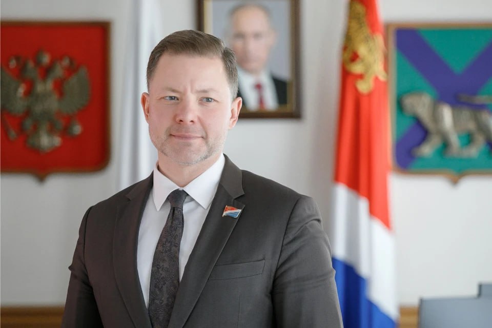 Антон Волошко поздравил приморцев с Днём народного единства