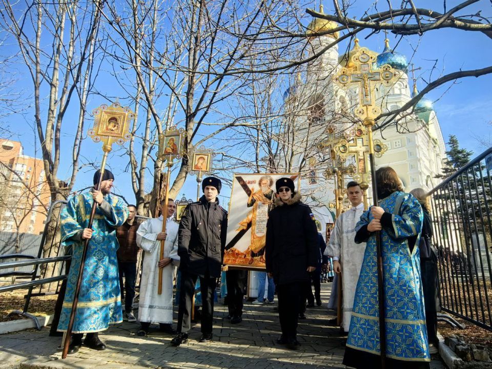 Крестный ход проходит в честь Дня народного единства во Владивостоке Крестный ход проходит в честь Дня народного единства во Владивостоке