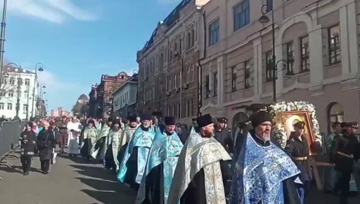 На улицы Владивостока вышли тысячи людей !!!