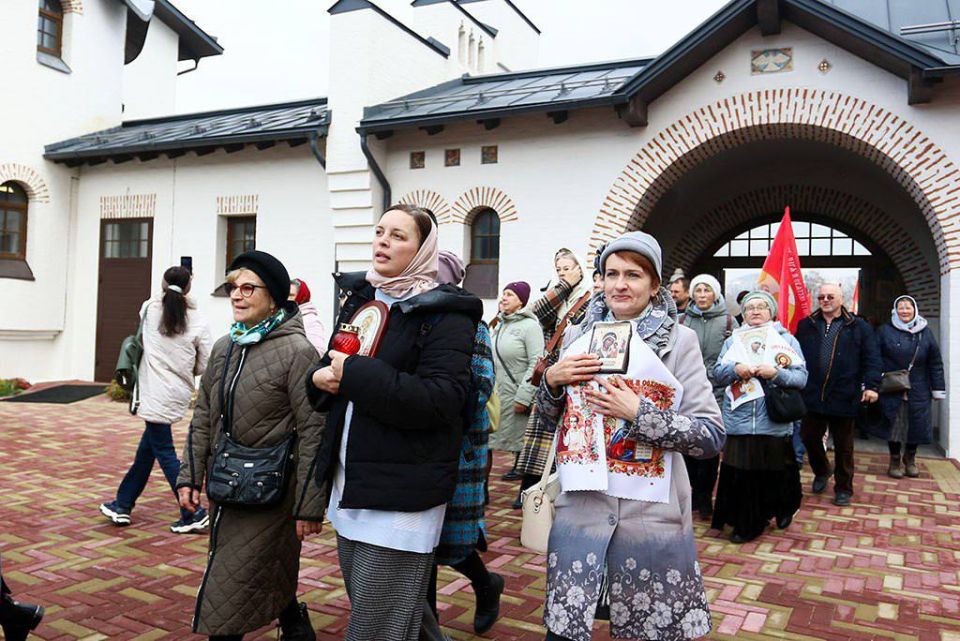 Сегодня в Находке состоялся Крестный ход в честь Дня Казанской иконы Божией Матери и Дня народного единства, который объединил более тысячи участников Сегодня в Находке состоялся Крестный ход в честь Дня Казанской иконы Божией Матери и Дня народного единства, который объединил более тысячи участников