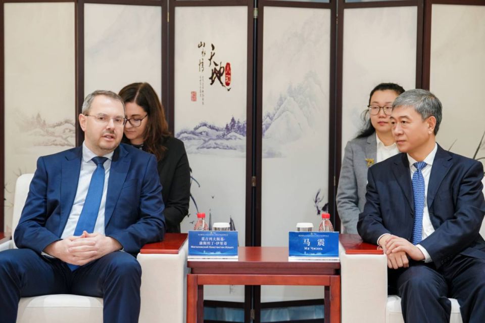 В Китае официально открыт Совместный институт ДВФУ и Чунцинского университета почты и телекоммуникаций В Китае официально открыт Совместный институт ДВФУ и Чунцинского университета почты и телекоммуникаций