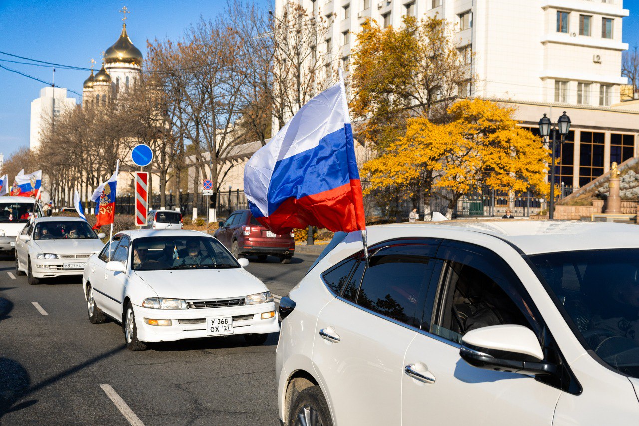 Автопробег в честь Дня народного единства стартовал во Владивостоке Автопробег в честь Дня народного единства стартовал во Владивостоке