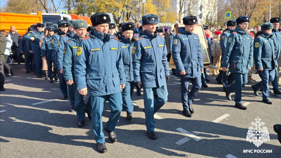 Во Владивостоке состоялся масштабный крестный ход в День народного единства и праздник Казанской иконы Божией Матери