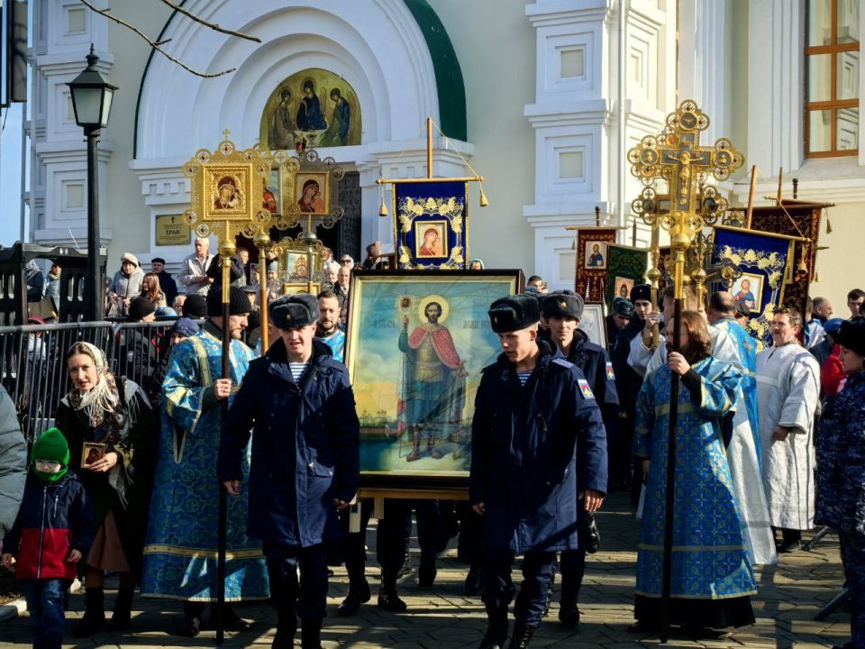 Крестный ход проходит в честь Дня народного единства во Владивостоке