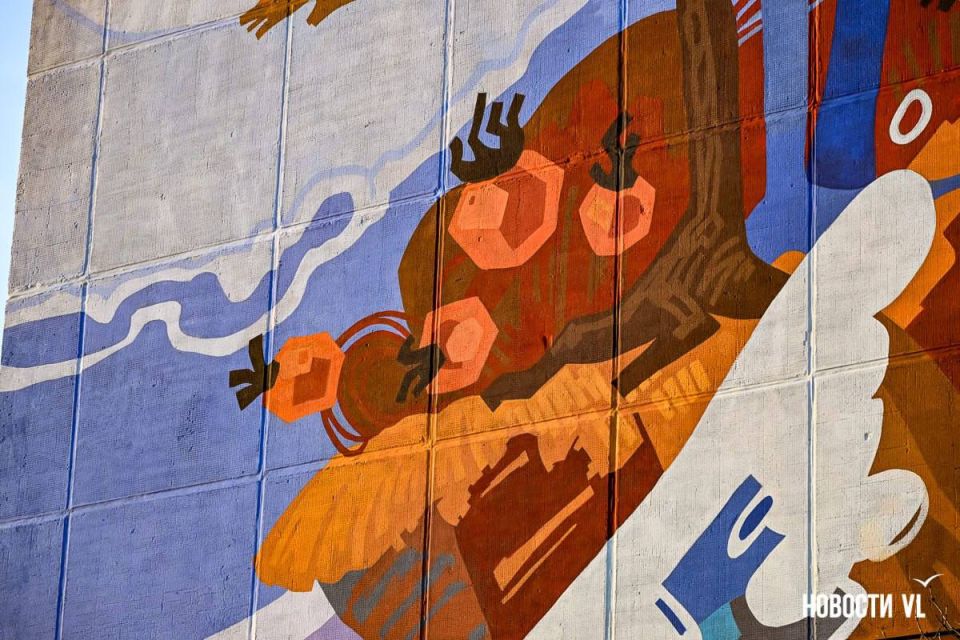 Во Владивостоке создали мурал по мотивам бухты Витязь Во Владивостоке создали мурал по мотивам бухты Витязь