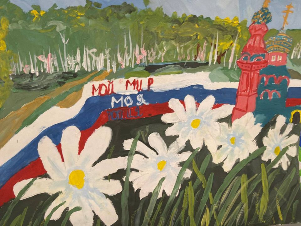 В честь Дня народного единства в прокуратуре края размещена выставка творческих работ детей работников ведомства «Моя Великая Россия» В честь Дня народного единства в прокуратуре края размещена выставка творческих работ детей работников ведомства «Моя Великая Россия»