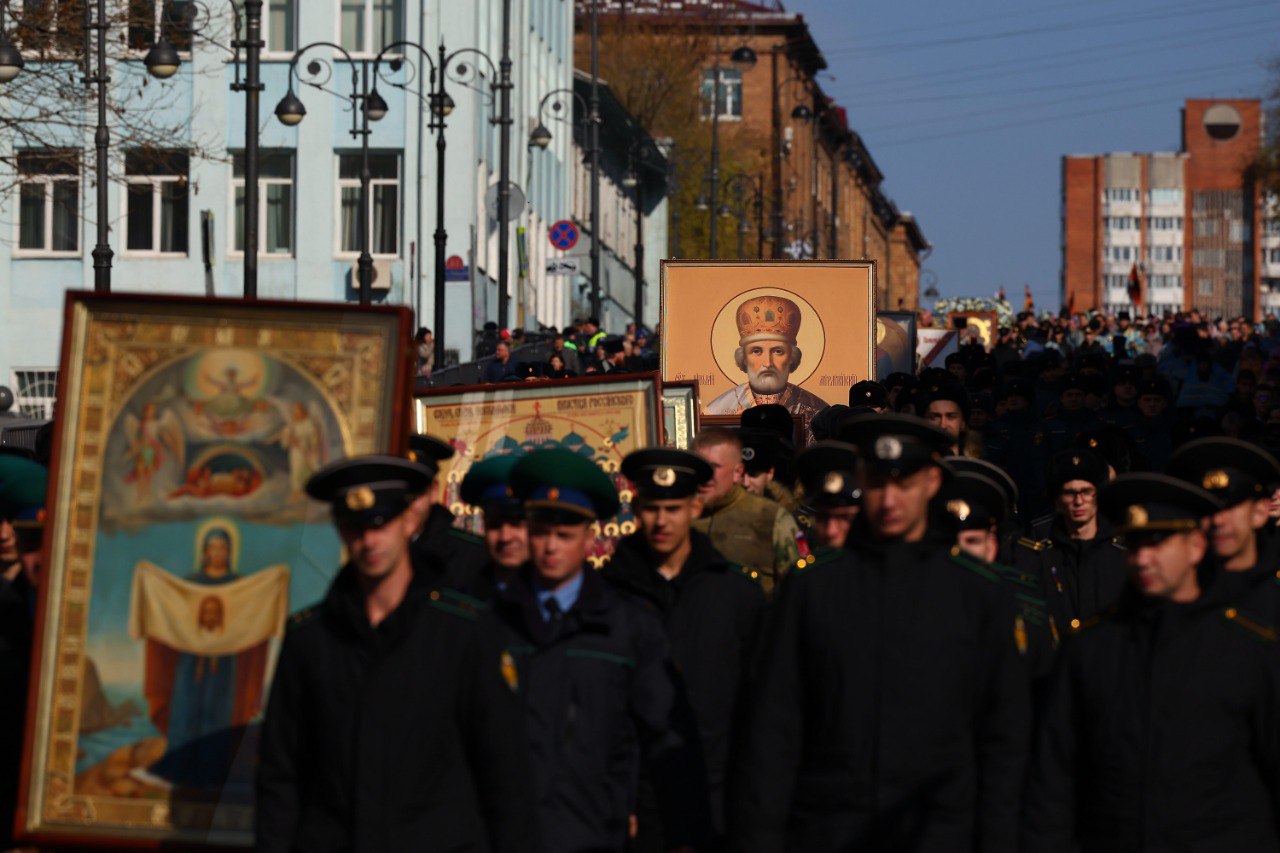 Во Владивостоке впервые за 13 лет прошёл крестный ход в День народного единства Во Владивостоке впервые за 13 лет прошёл крестный ход в День народного единства