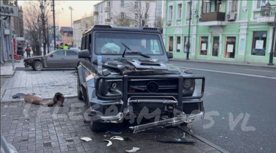       Toyota Mark II   Mercedes Gelandewagen