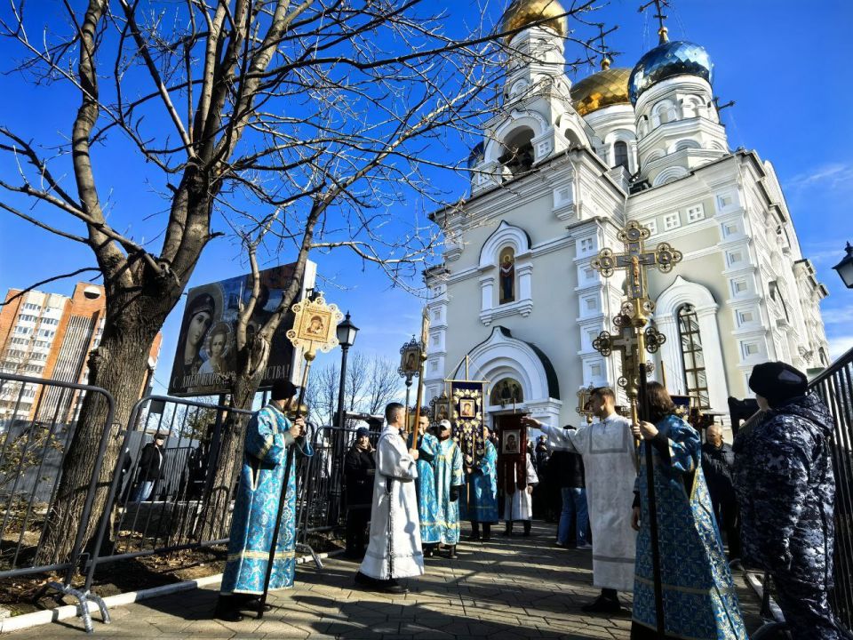Крестный ход проходит в честь Дня народного единства во Владивостоке Крестный ход проходит в честь Дня народного единства во Владивостоке