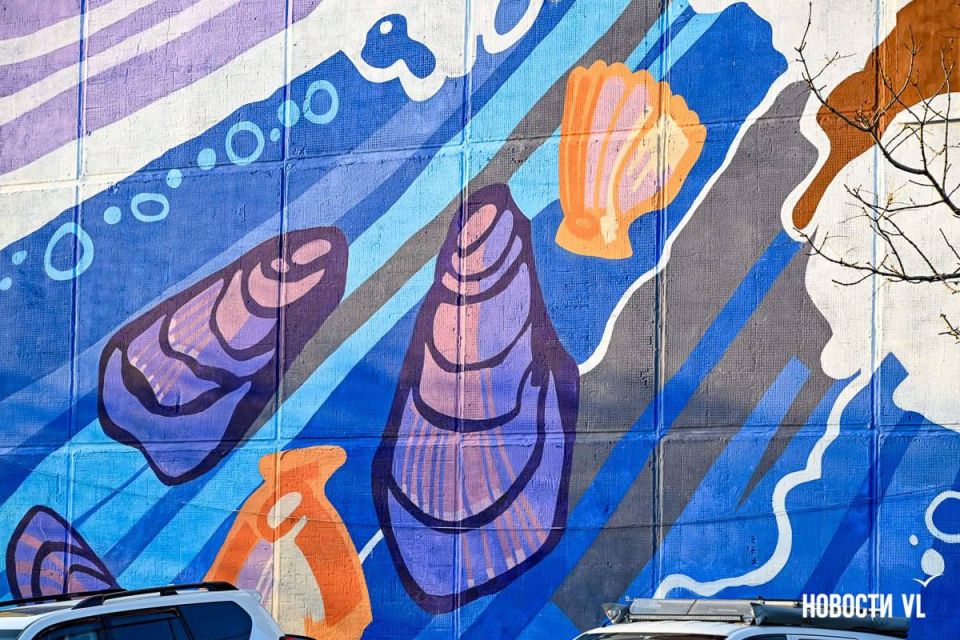 Во Владивостоке создали мурал по мотивам бухты Витязь Во Владивостоке создали мурал по мотивам бухты Витязь