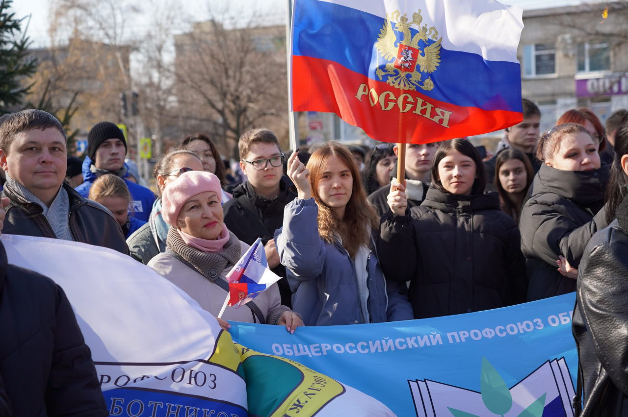 «Вместе мы — Россия!»: День народного единства отметили в Уссурийске «Вместе мы — Россия!»: День народного единства отметили в Уссурийске