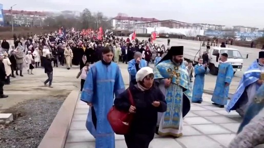 Сегодня в Находке состоялся Крестный ход в честь Дня Казанской иконы Божией Матери и Дня народного единства, который объединил более тысячи участников