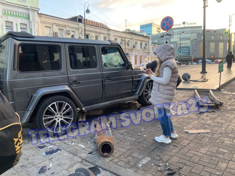 Во Владивостоке на Семеновской Toyota Mark II вылетел на встречку в Гелик — тому пришлось уйти в столб Во Владивостоке на Семеновской Toyota Mark II вылетел на встречку в Гелик — тому пришлось уйти в столб