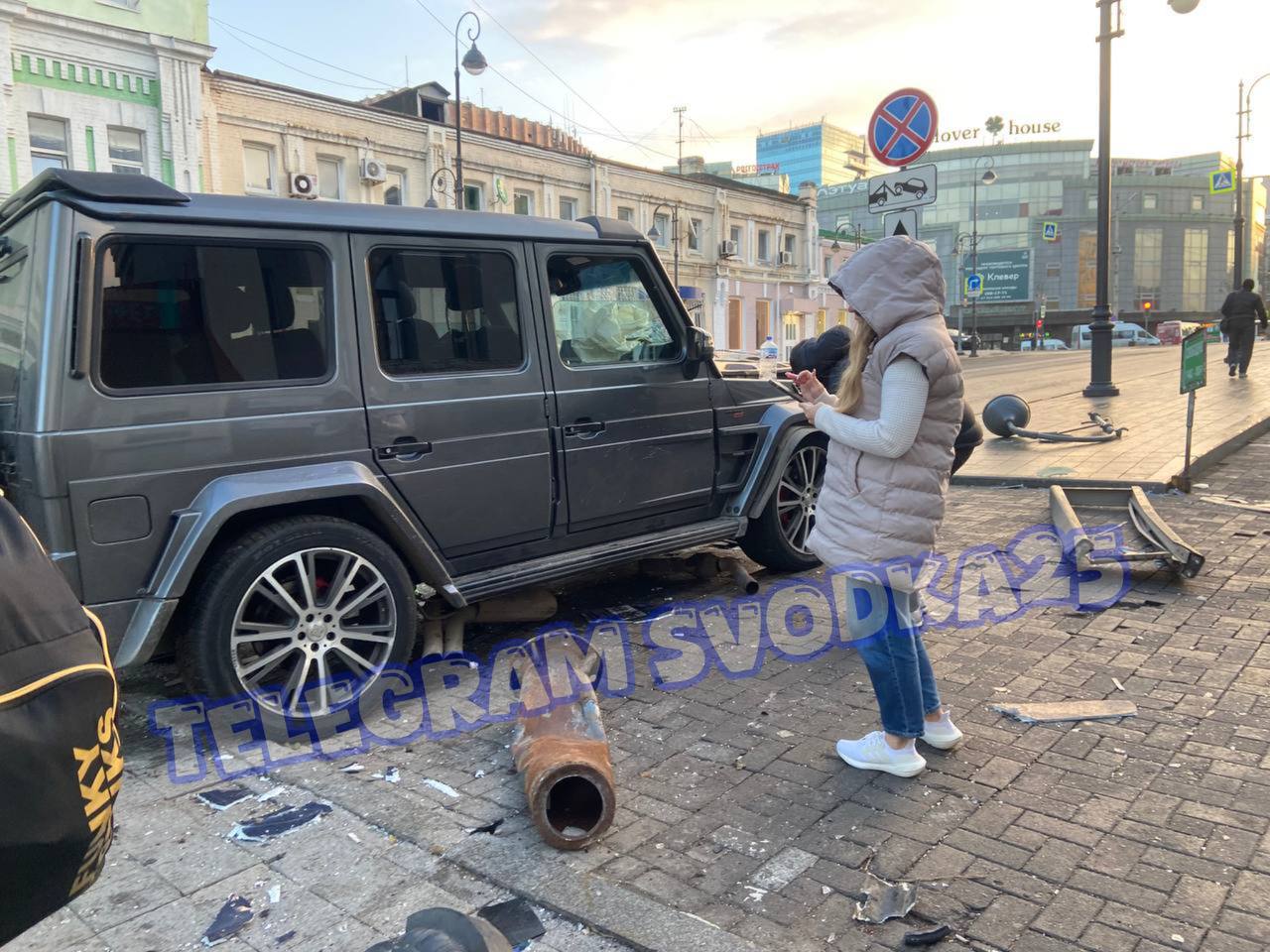 Во Владивостоке на Семеновской Toyota Mark II вылетел на встречку в Гелик — тому пришлось уйти в столб Во Владивостоке на Семеновской Toyota Mark II вылетел на встречку в Гелик — тому пришлось уйти в столб