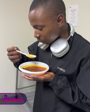 Уха, борщ, шурпа, оладушки и пирожки — что стало угощением на День народного единства