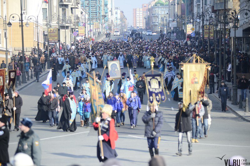 Крестный ход в честь Дня народного единства начнётся в 12:00 и пройдёт от Покровского парка по Океанскому проспекту к центральной площади