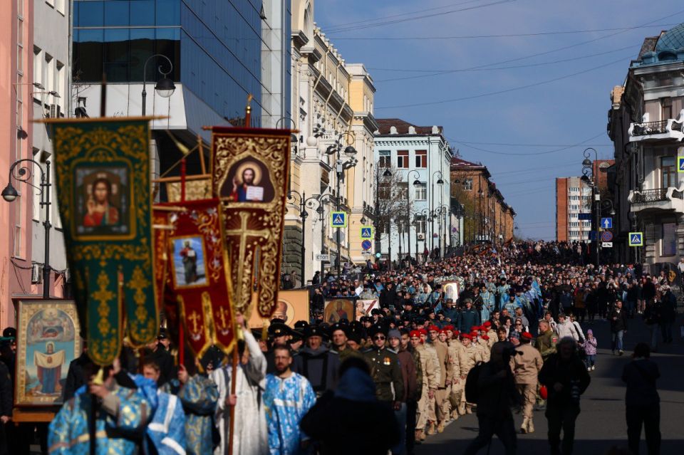 Во Владивостоке впервые за 13 лет прошёл крестный ход в День народного единства Во Владивостоке впервые за 13 лет прошёл крестный ход в День народного единства