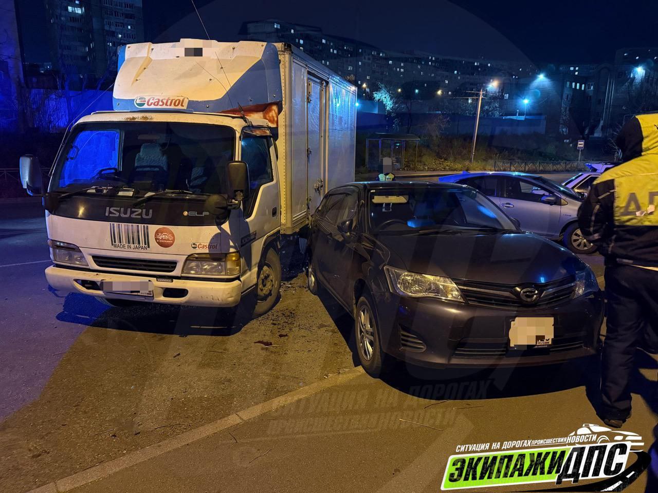 Во Владивостоке пьяная баба лишенная прав уходя от погони устроила ДТП Во Владивостоке пьяная баба лишенная прав уходя от погони устроила ДТП