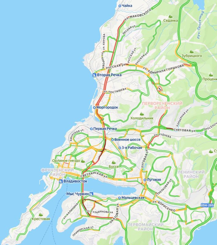 Первый день короткой рабочей недели Владивосток встретил пробками Первый день короткой рабочей недели Владивосток встретил пробками