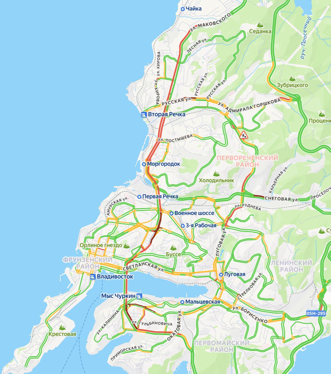 Первый день короткой рабочей недели Владивосток встретил пробками Первый день короткой рабочей недели Владивосток встретил пробками