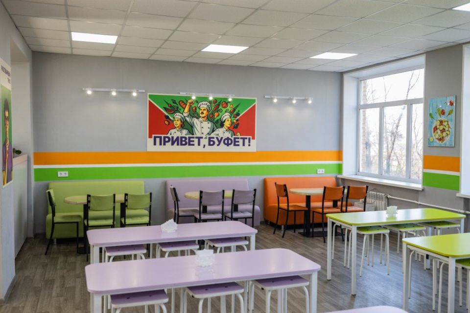 Глава Владивостока Константин Шестаков посетил образовательные учреждения, прошедшие в этом году капитальный ремонт