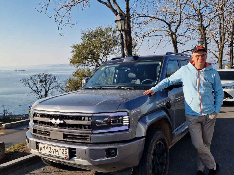 Приморский миллиардер Дмитрий Алексеев заявил о переходе с японского внедорожника на китайский электромобиль