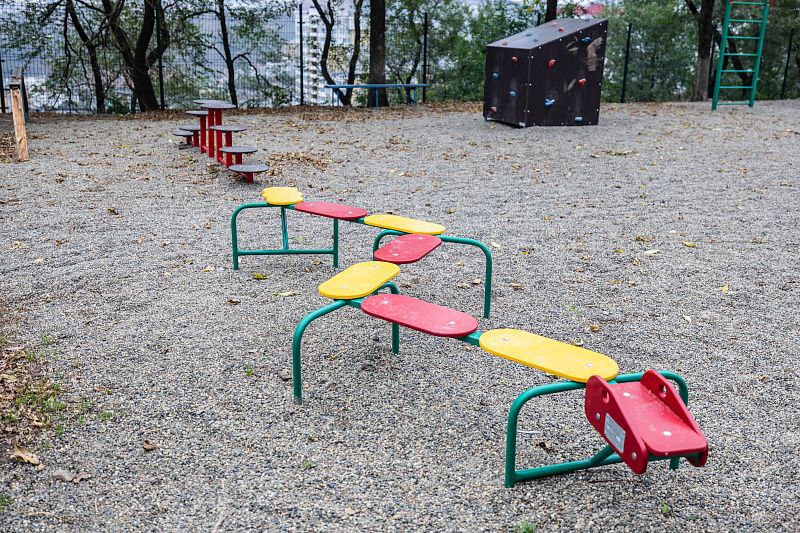 Новые детские и спортивные площадки устанавливают во Владивостоке благодаря ТОС