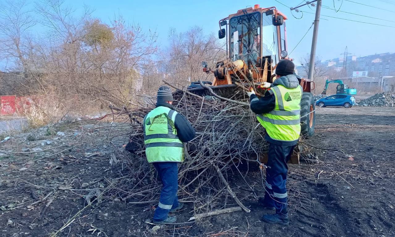 Сегодня во Владивостоке: дорожные работы, установка дорожных знаков и леерных ограждений, промывка ливнёвок и санитарная уборка Сегодня во Владивостоке: дорожные работы, установка дорожных знаков и леерных ограждений, промывка ливнёвок и санитарная уборка