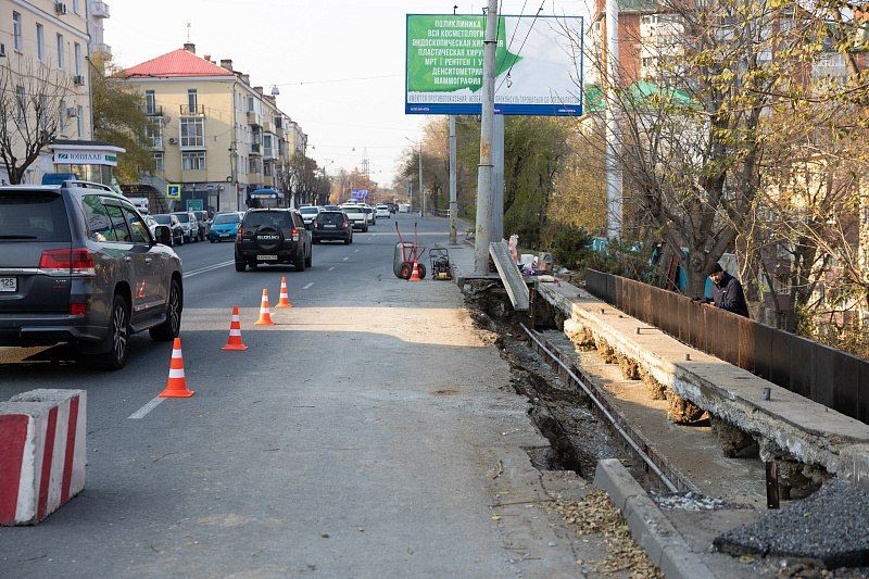 На Партизанском проспекте в районе дома № 9 восстанавливают тротуар, на котором этим летом образовалось серьёзное повреждение На Партизанском проспекте в районе дома № 9 восстанавливают тротуар, на котором этим летом образовалось серьёзное повреждение