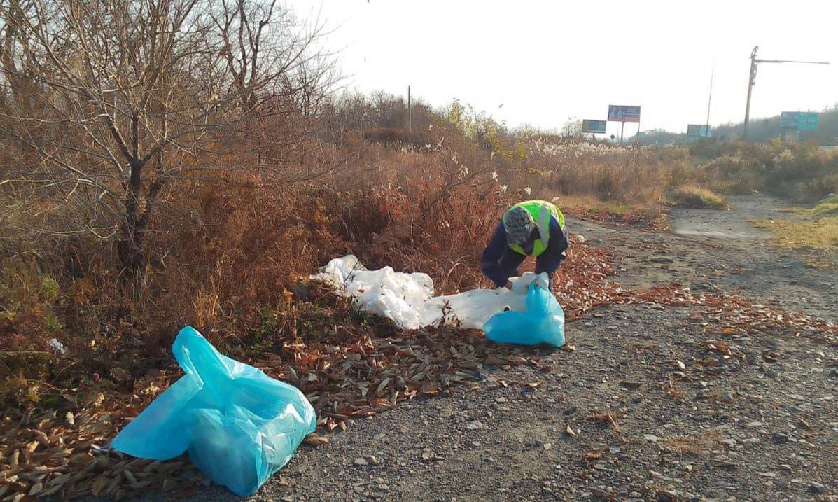 Сегодня во Владивостоке: дорожные работы, установка дорожных знаков и леерных ограждений, промывка ливнёвок и санитарная уборка Сегодня во Владивостоке: дорожные работы, установка дорожных знаков и леерных ограждений, промывка ливнёвок и санитарная уборка