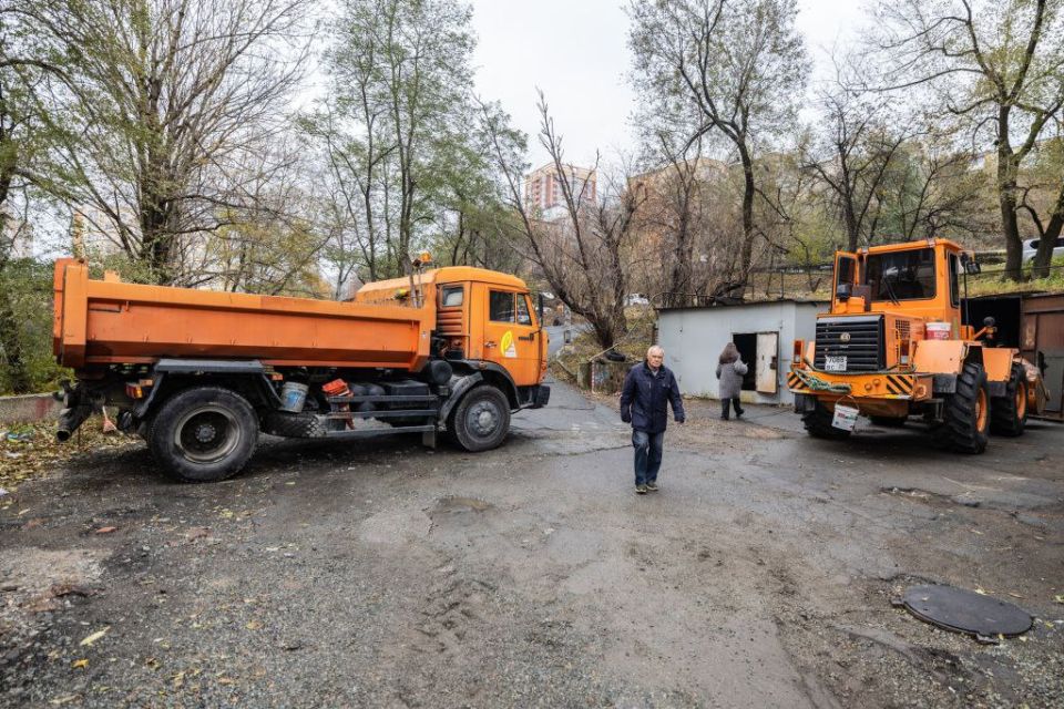 Во Владивостоке продолжается демонтаж незаконных построек