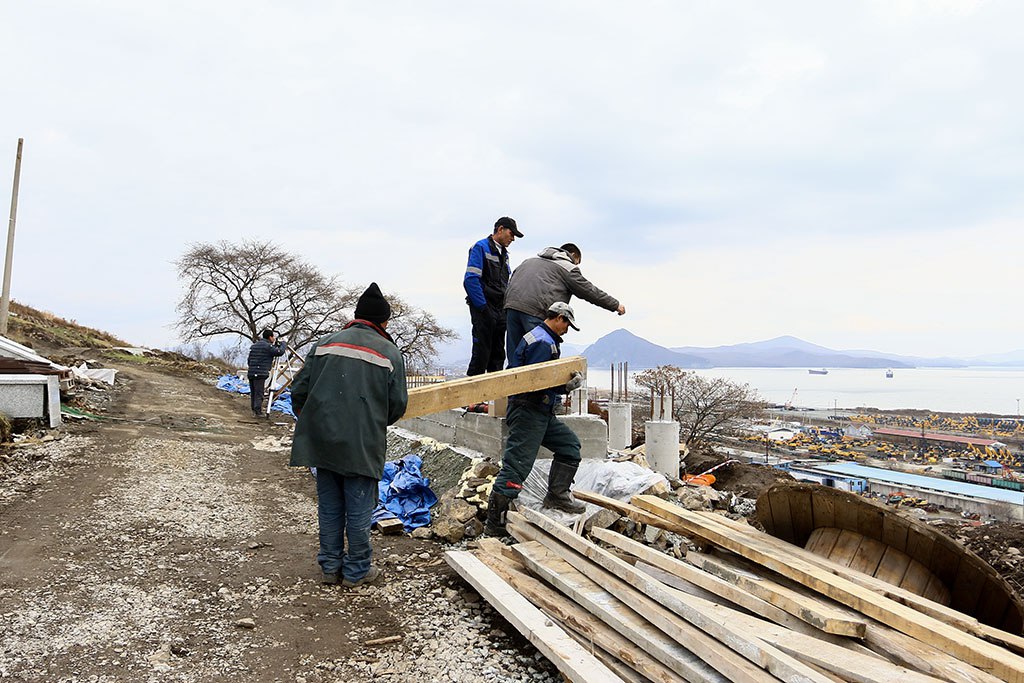 Общественные наблюдатели оценили ход работ на знаковых объектах Находки Общественные наблюдатели оценили ход работ на знаковых объектах Находки