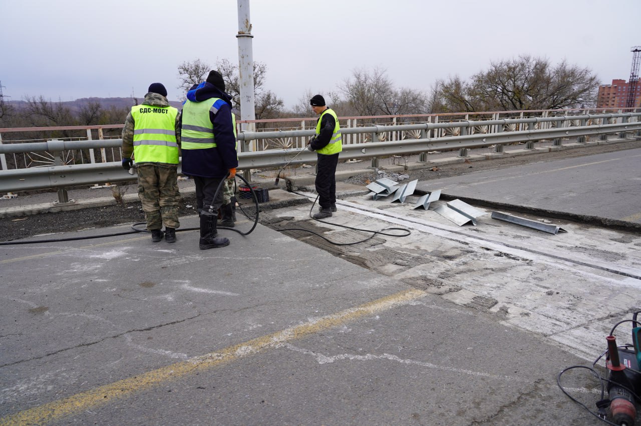 Евгений Корж: В ходе выездной рабочей встречи проконтролировал ремонт деформационных швов на 6 километре Евгений Корж: В ходе выездной рабочей встречи проконтролировал ремонт деформационных швов на 6 километре
