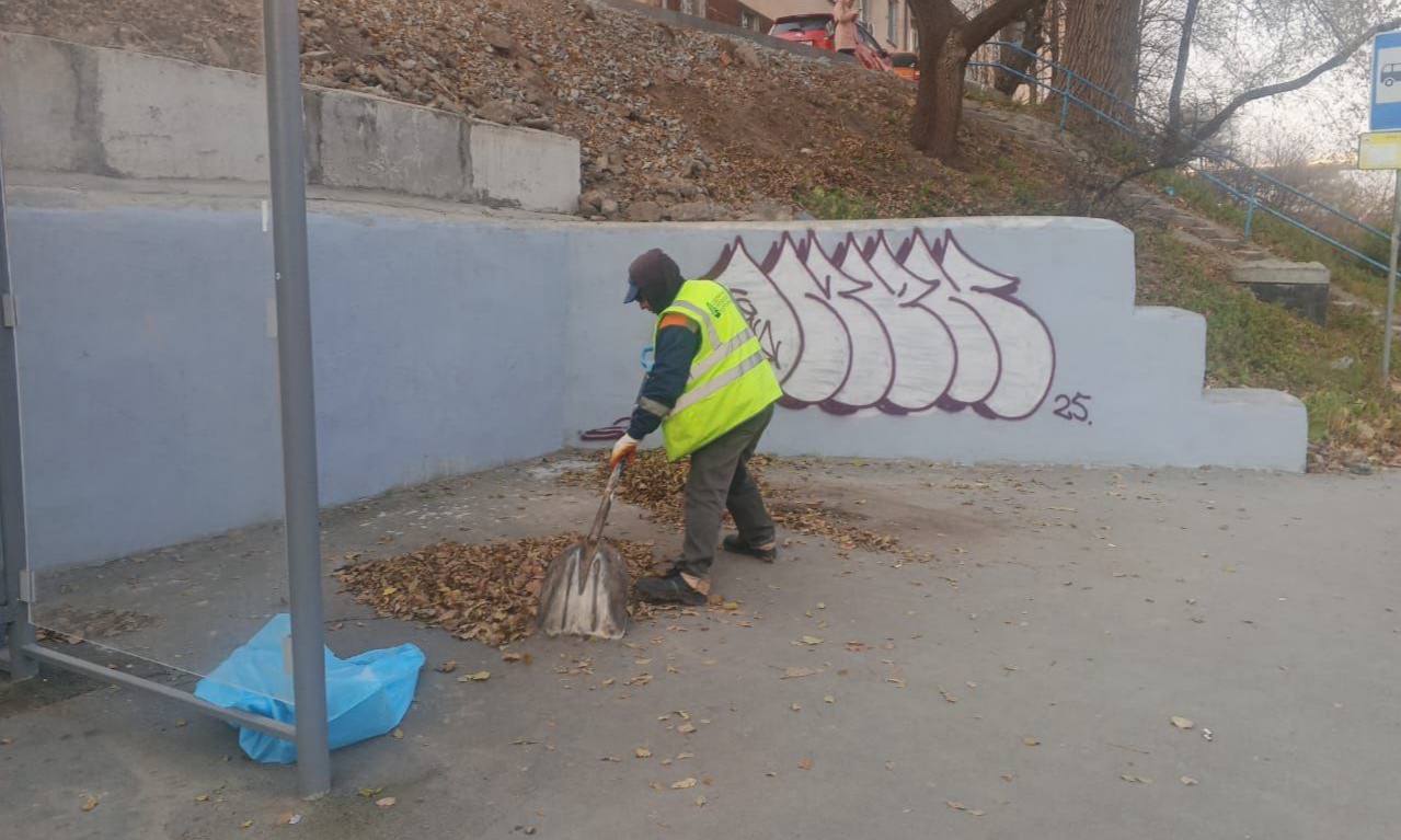 Сегодня во Владивостоке: дорожные работы, установка дорожных знаков и леерных ограждений, промывка ливнёвок и санитарная уборка Сегодня во Владивостоке: дорожные работы, установка дорожных знаков и леерных ограждений, промывка ливнёвок и санитарная уборка