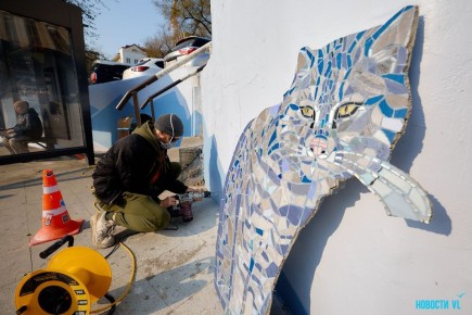 Мозаичный Дальний Восток: во Владивостоке обновляют огромную подпорную стену ниже Покровского парка