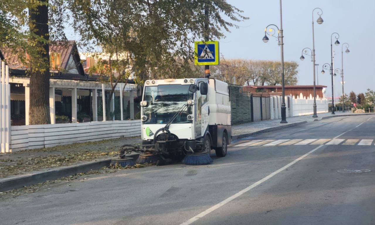 Сегодня во Владивостоке: устранение провалов и установка люков, дорожные работы, монтаж леерных ограждений и дорожных знаков, демонтаж объектов, а также санитарная уборка Сегодня во Владивостоке: устранение провалов и установка люков, дорожные работы, монтаж леерных ограждений и дорожных знаков, демонтаж объектов, а также санитарная уборка