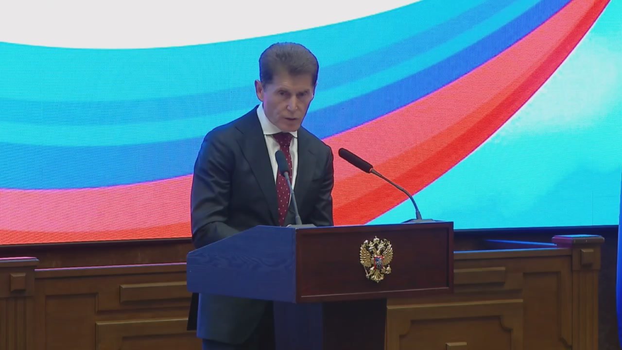 В преддверии Дня народного единства в большом зале Правительства края собрались представители общественных и молодёжных организаций, ведущих предприятий края, органов власти, депутаты